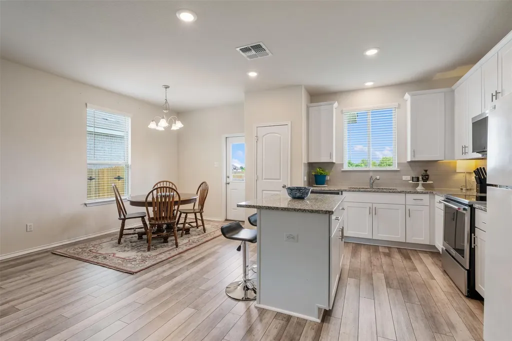 225 Gunther Way Taylor TX 76574