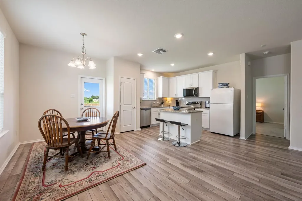 225 Gunther Way Taylor TX 76574