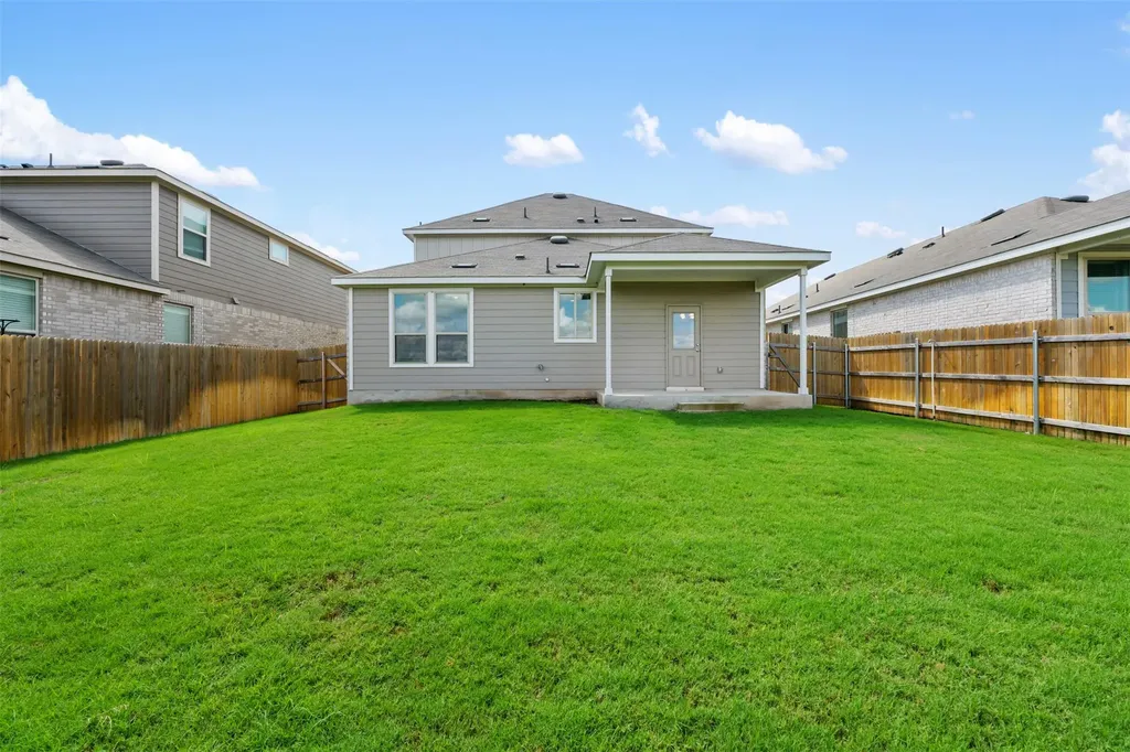 225 Gunther Way Taylor TX 76574