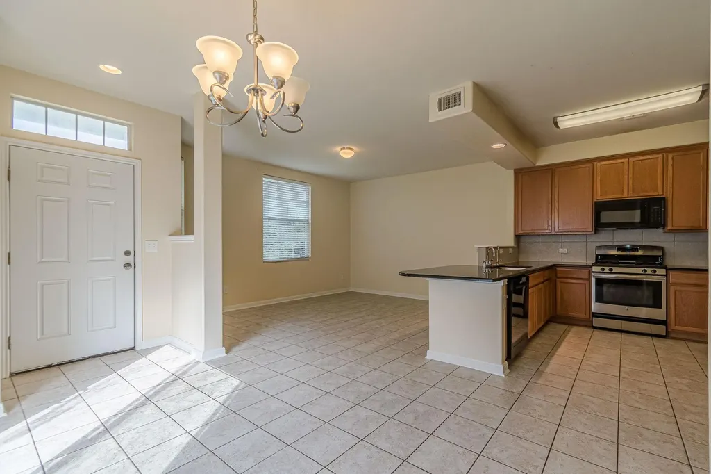 1612 Sanders Kyle TX 78640
