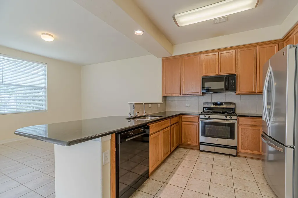 1612 Sanders Kyle TX 78640