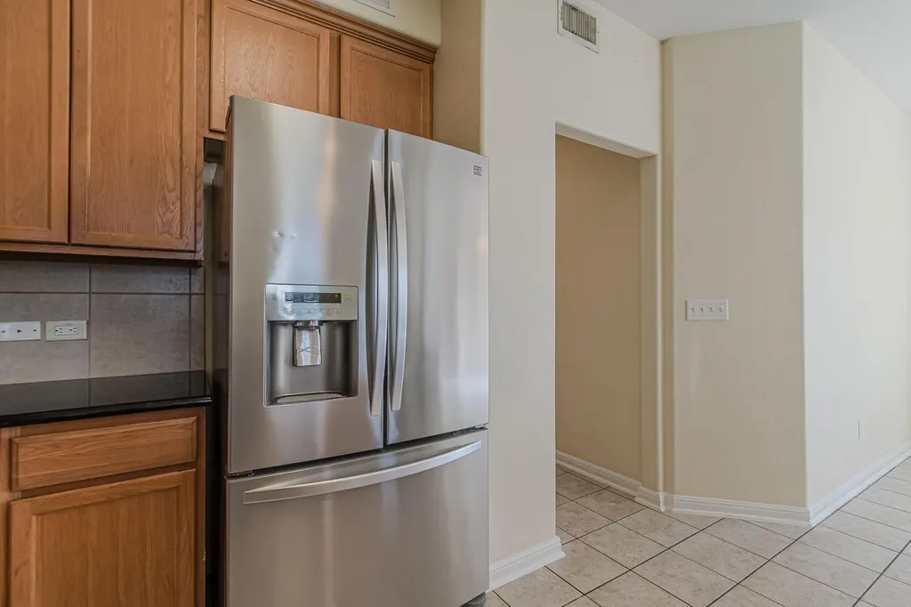 1612 Sanders Kyle TX 78640