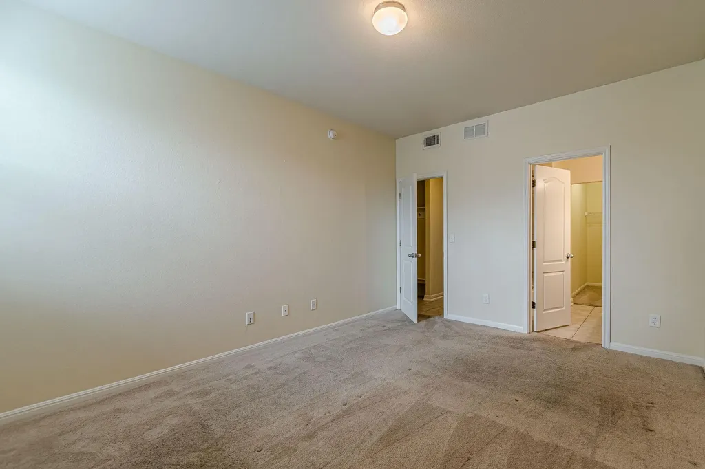 1612 Sanders Kyle TX 78640