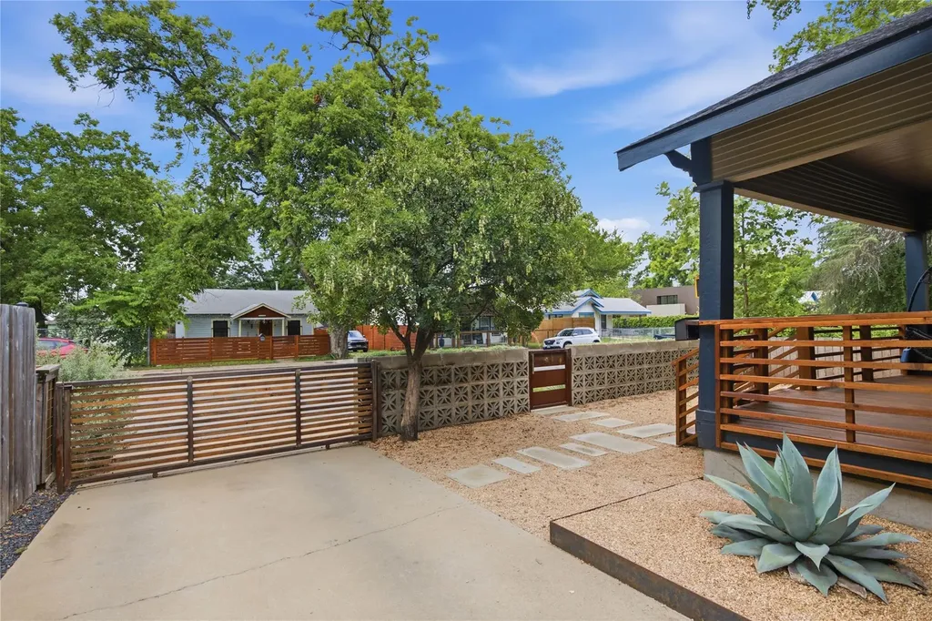 2007 E 2nd Street Austin TX 78702
