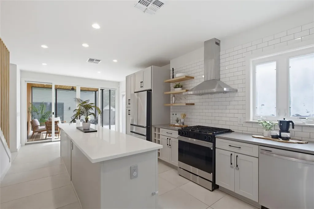 2007 E 2nd Street Austin TX 78702