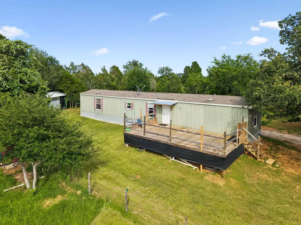 253 N County Line Road Elgin TX 78621