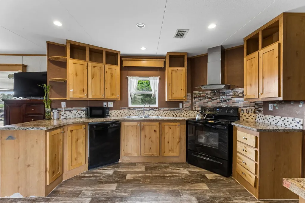 253 N County Line Road Elgin TX 78621