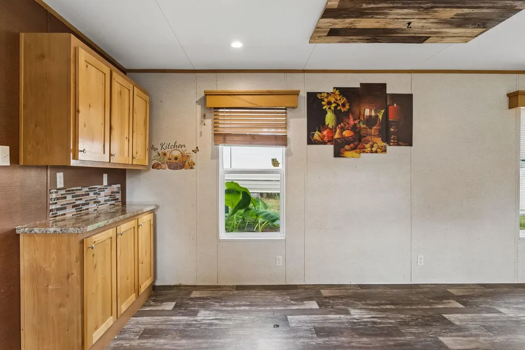 253 N County Line Road Elgin TX 78621