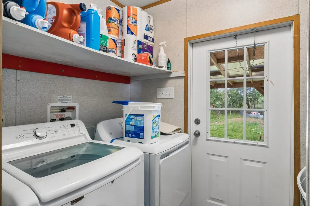 253 N County Line Road Elgin TX 78621