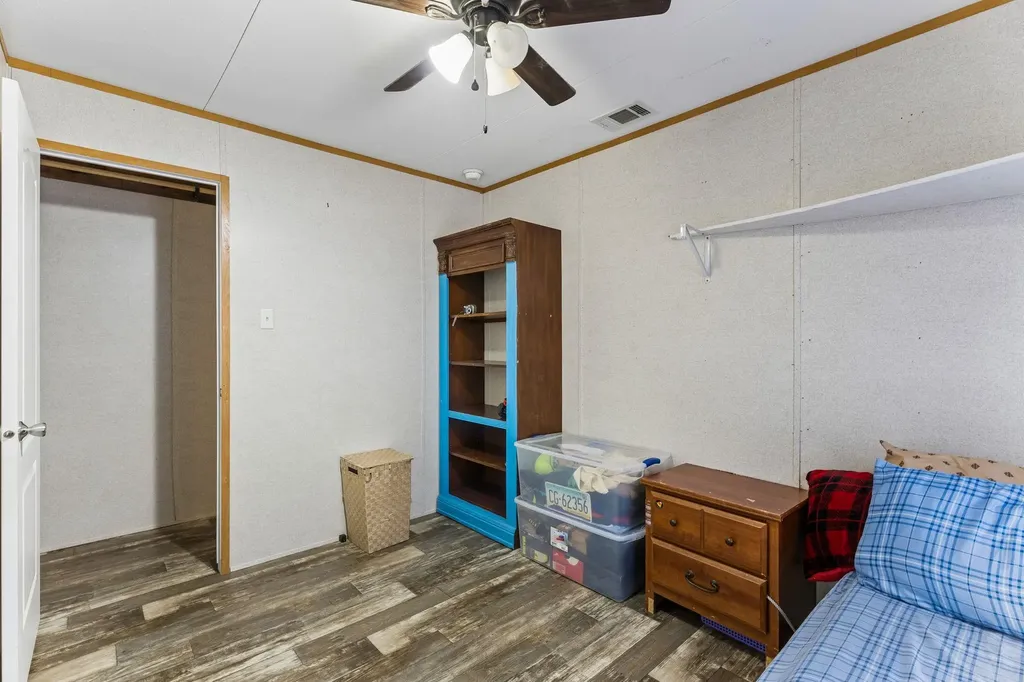 253 N County Line Road Elgin TX 78621