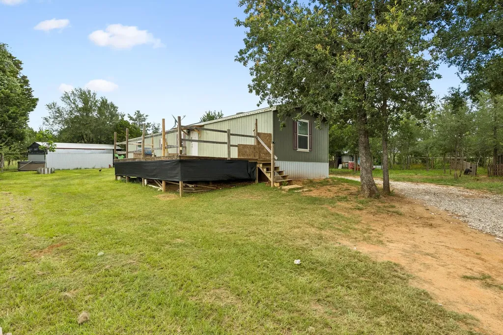 253 N County Line Road Elgin TX 78621