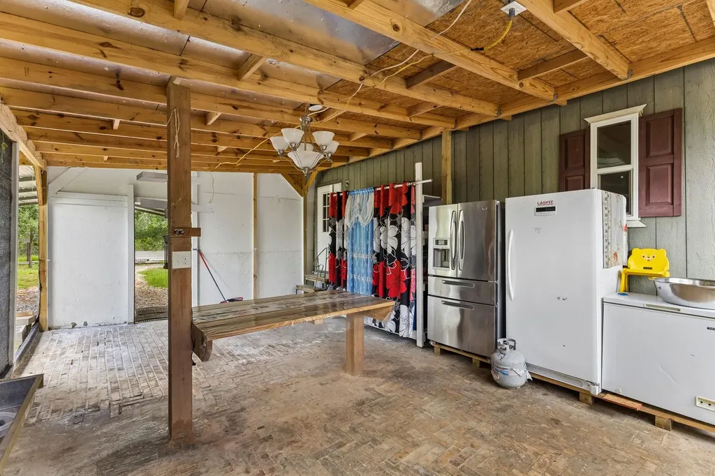 253 N County Line Road Elgin TX 78621
