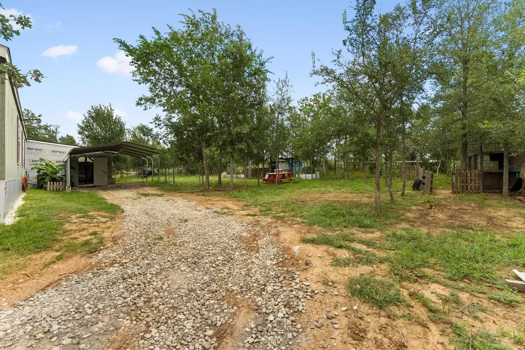 253 N County Line Road Elgin TX 78621