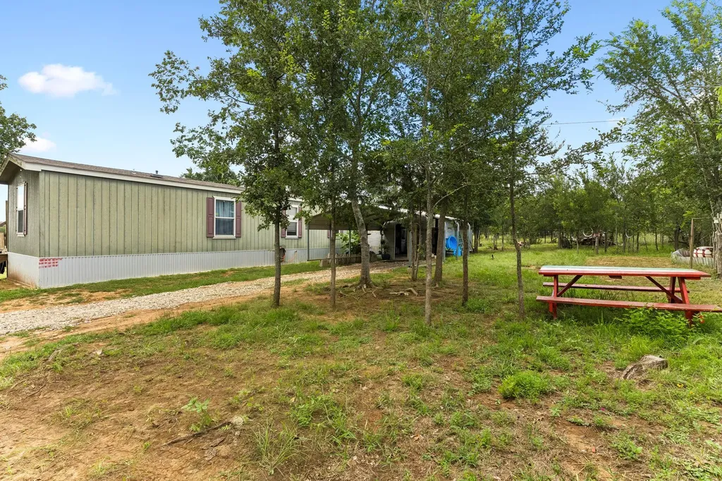 253 N County Line Road Elgin TX 78621