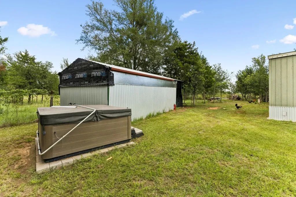 253 N County Line Road Elgin TX 78621