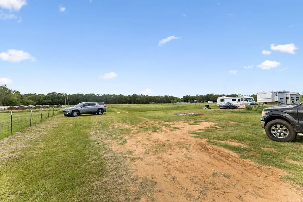 253 N County Line Road Elgin TX 78621