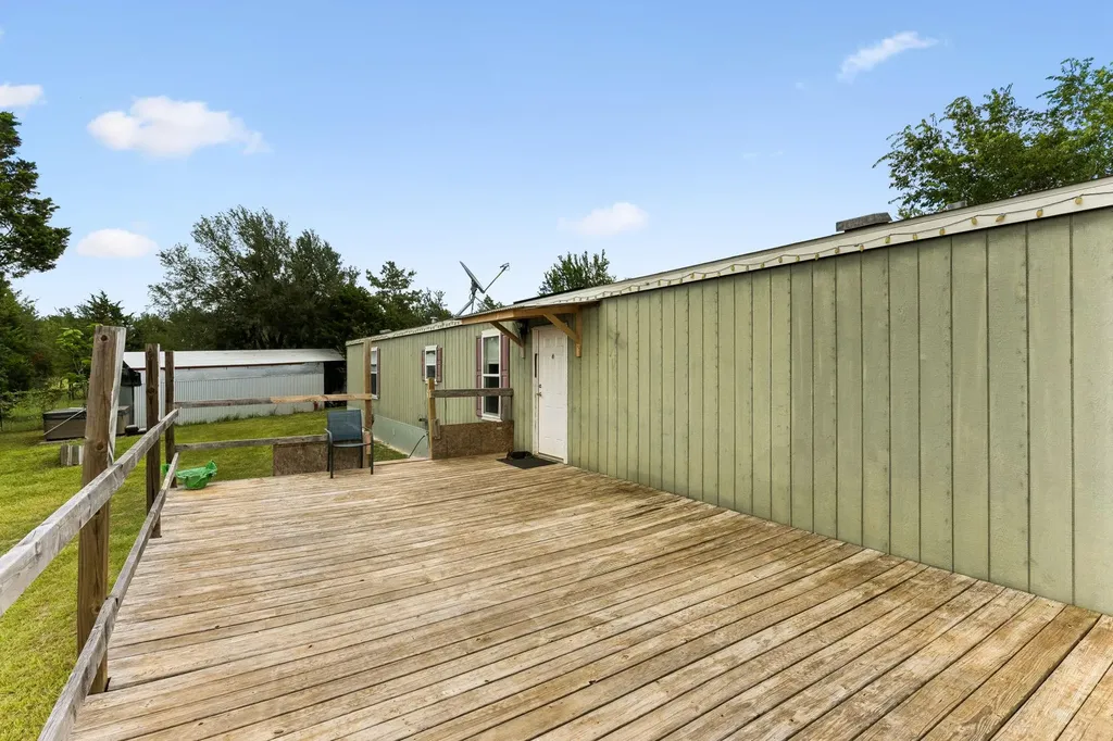 253 N County Line Road Elgin TX 78621