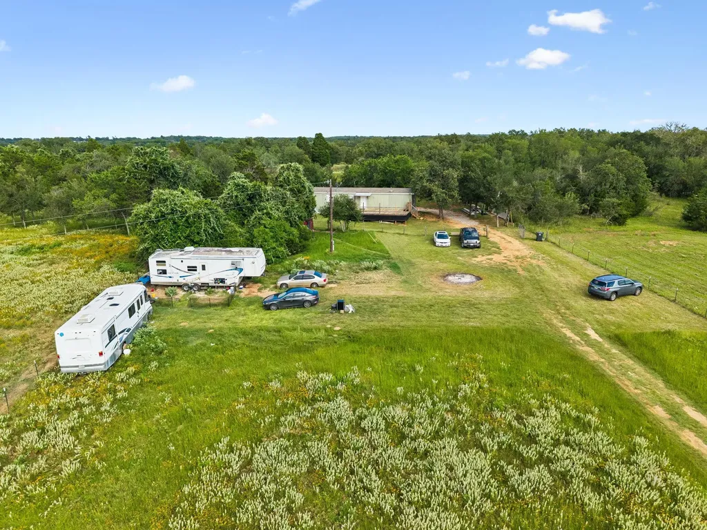 253 N County Line Road Elgin TX 78621