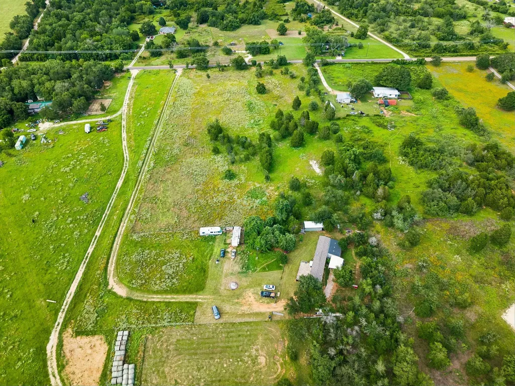 253 N County Line Road Elgin TX 78621