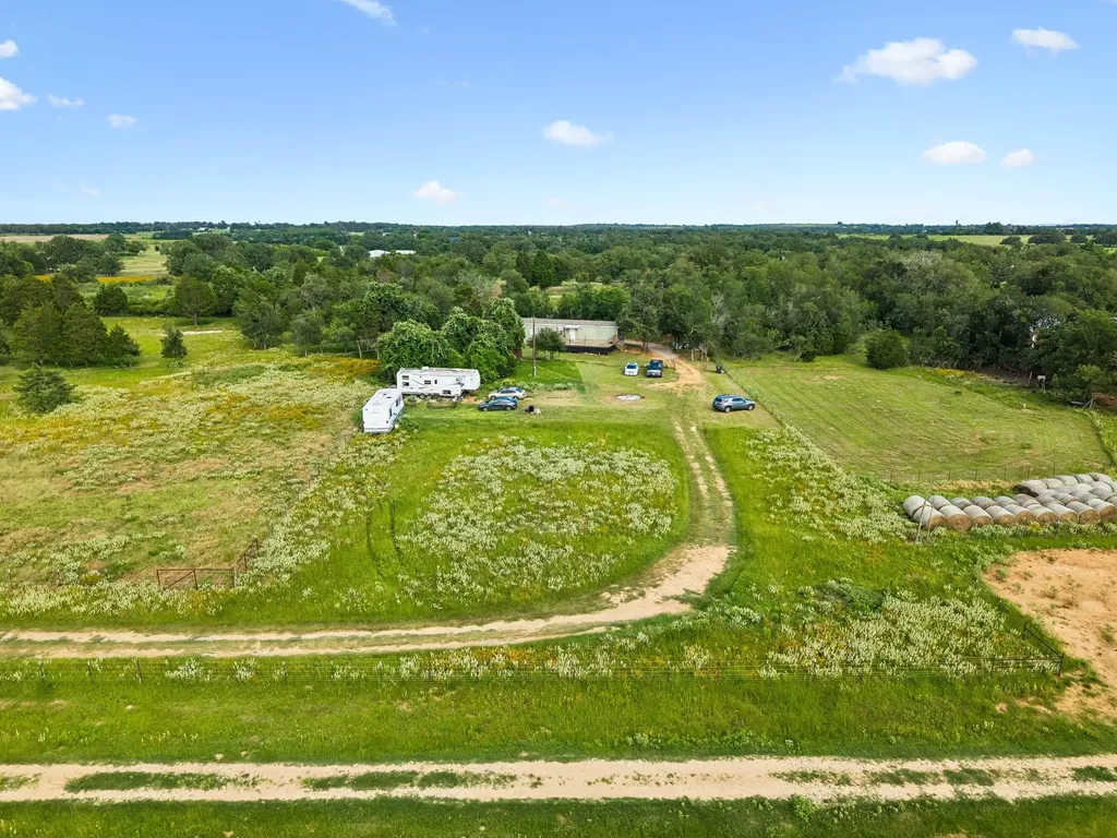 253 N County Line Road Elgin TX 78621