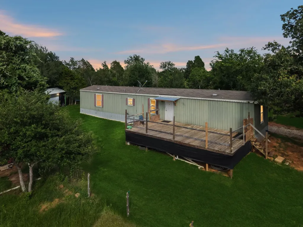 253 N County Line Road Elgin TX 78621