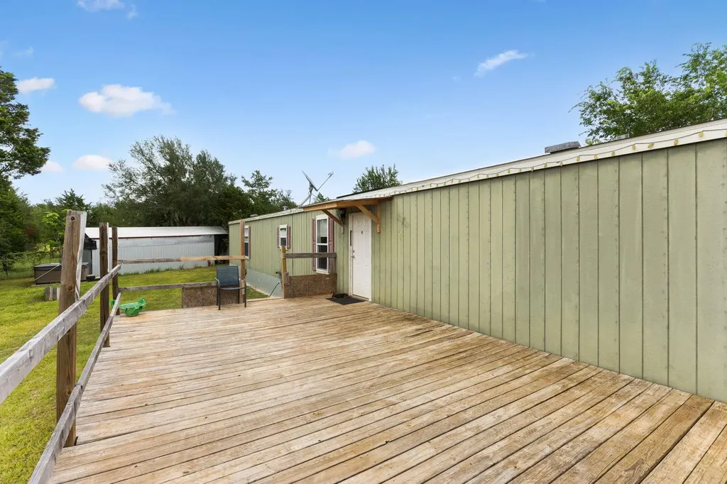 253 N County Line Road Elgin TX 78621