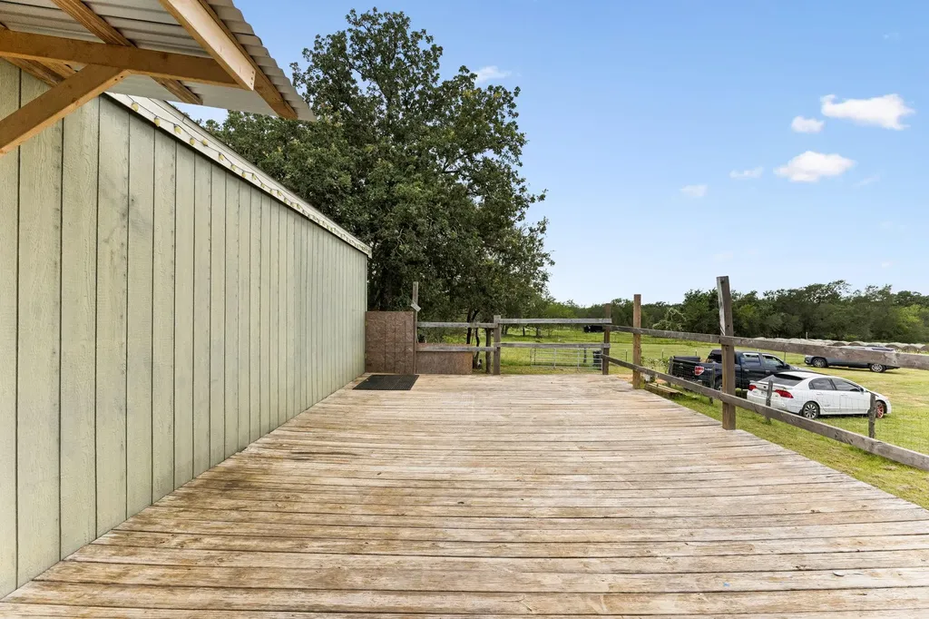 253 N County Line Road Elgin TX 78621