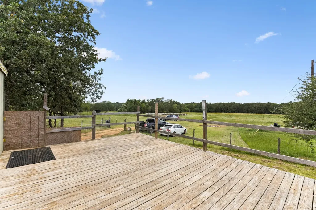 253 N County Line Road Elgin TX 78621
