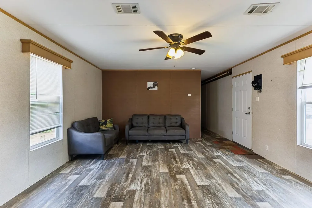 253 N County Line Road Elgin TX 78621