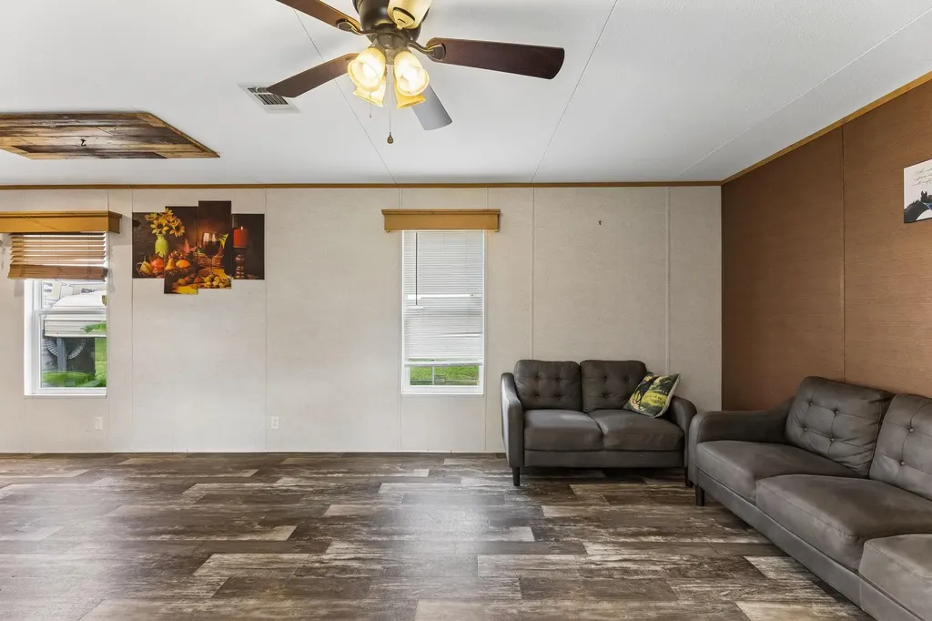 253 N County Line Road Elgin TX 78621