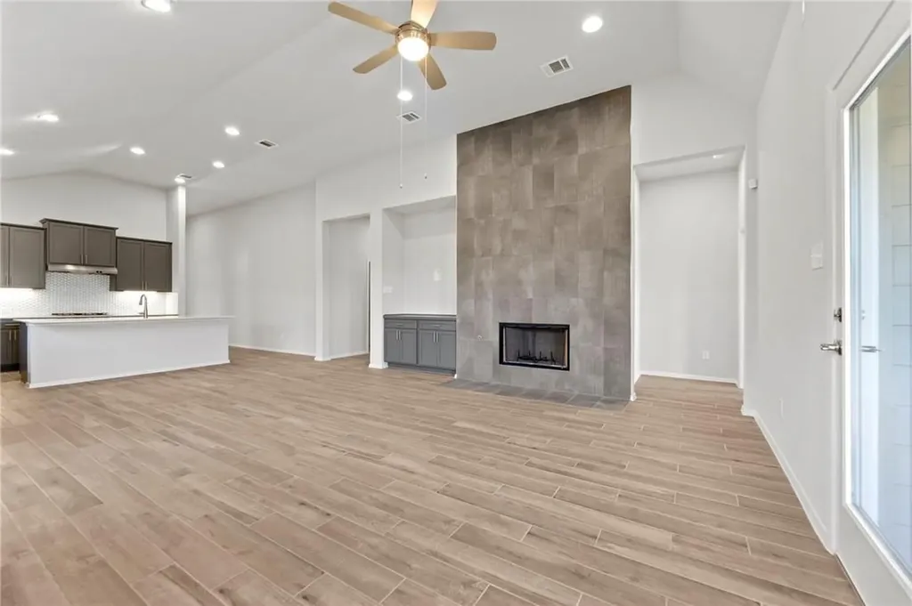 102 Crooked Trail Bastrop TX 78602