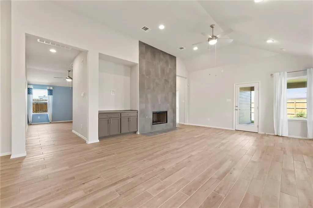 102 Crooked Trail Bastrop TX 78602