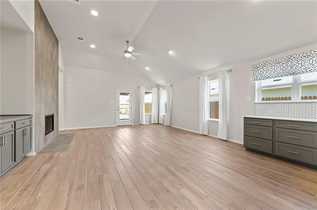 102 Crooked Trail Bastrop TX 78602