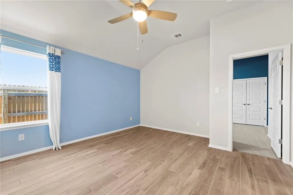 102 Crooked Trail Bastrop TX 78602