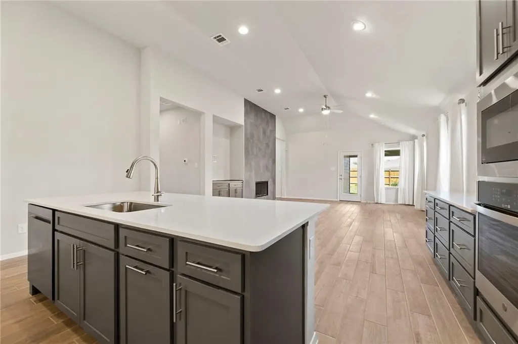 102 Crooked Trail Bastrop TX 78602