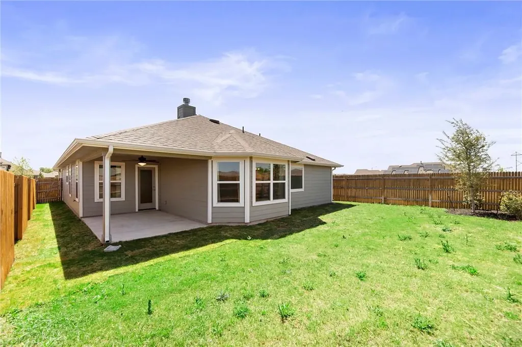 102 Crooked Trail Bastrop TX 78602