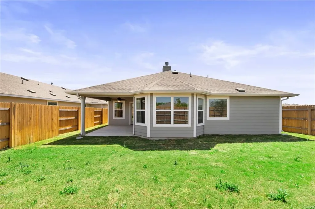 102 Crooked Trail Bastrop TX 78602