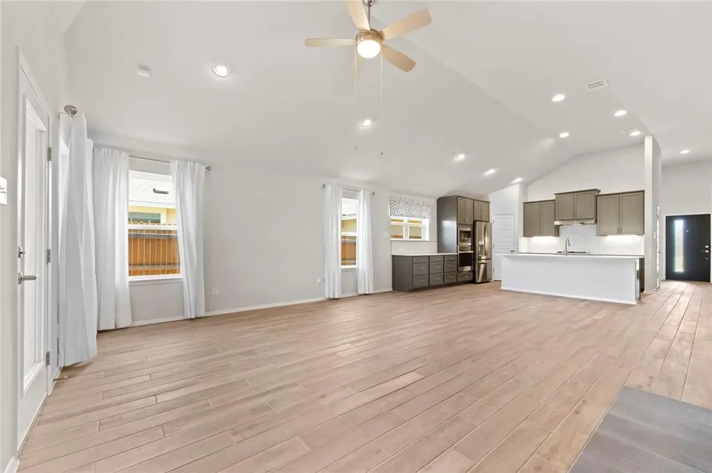 102 Crooked Trail Bastrop TX 78602