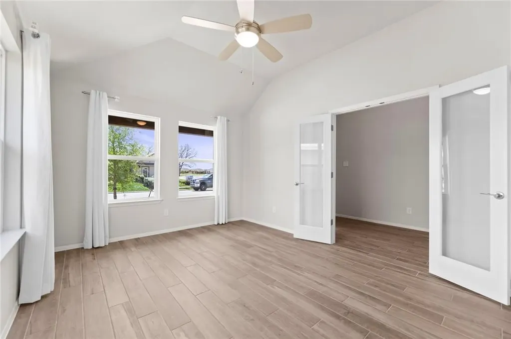 102 Crooked Trail Bastrop TX 78602