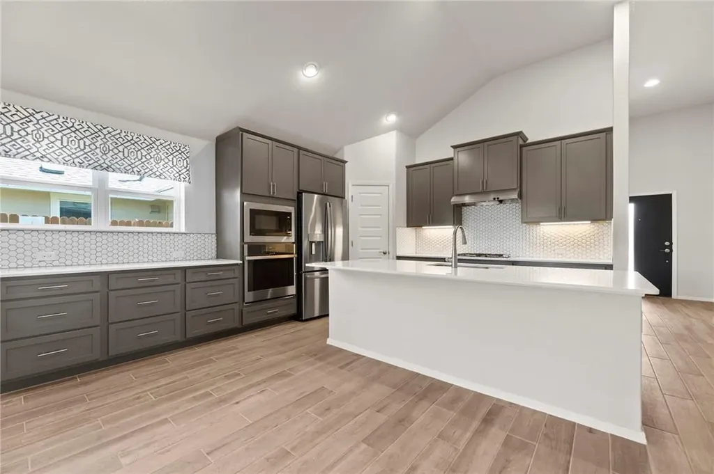 102 Crooked Trail Bastrop TX 78602