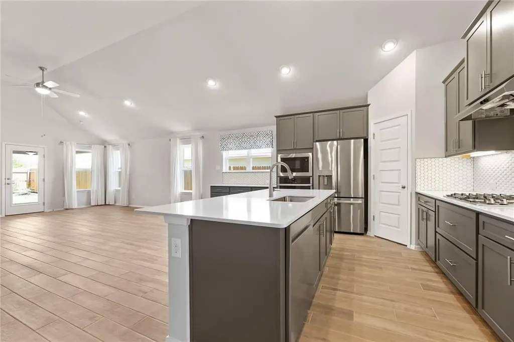 102 Crooked Trail Bastrop TX 78602