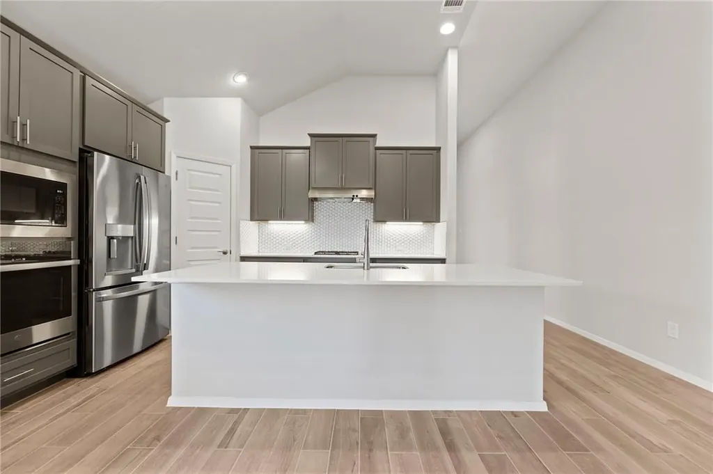 102 Crooked Trail Bastrop TX 78602