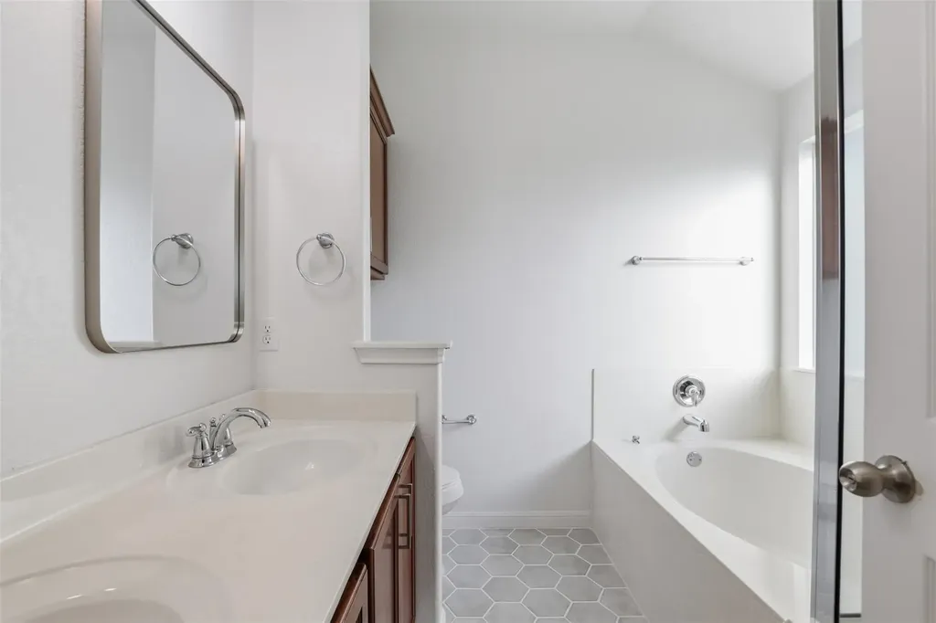 448 Nottingham Loop Kyle TX 78640