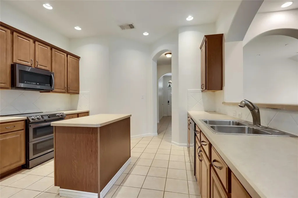 100 Barn Owl Loop Leander TX 78641