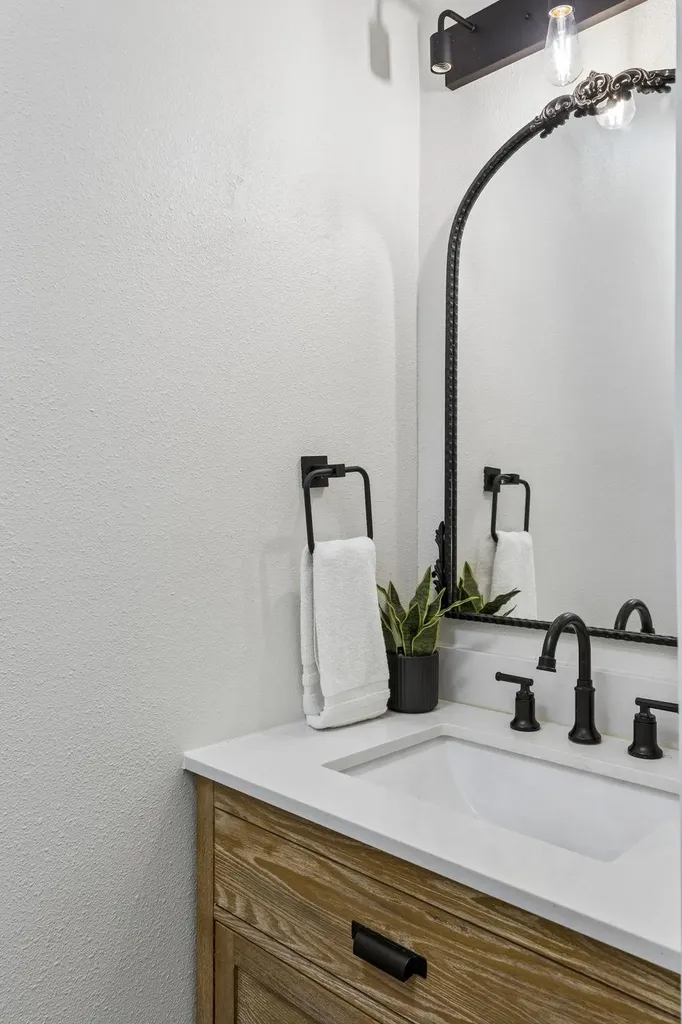 1909 S Pine Street Georgetown TX 78626