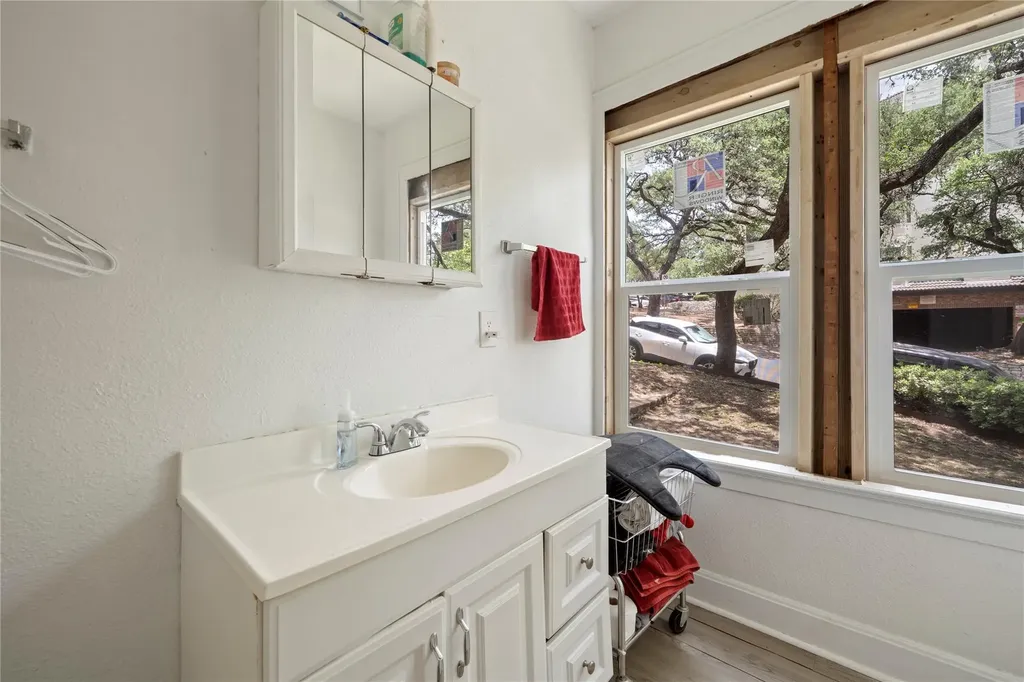 201 W 31st Street Austin TX 78705