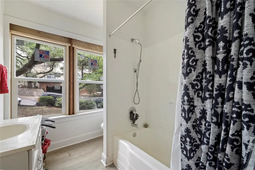 201 W 31st Street Austin TX 78705