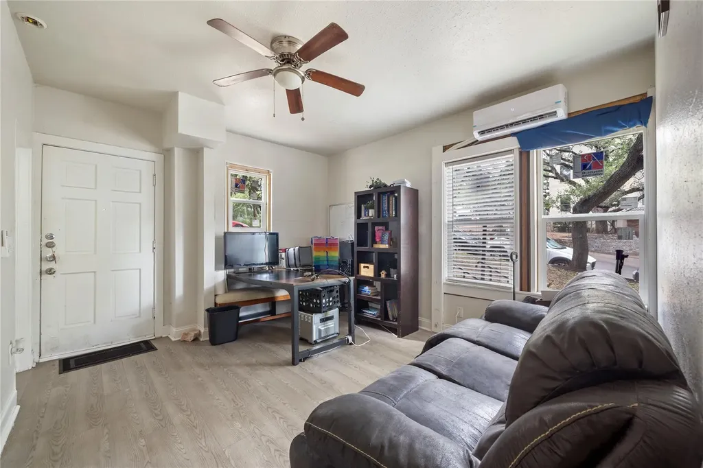 201 W 31st Street Austin TX 78705