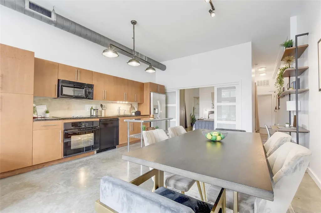 2124 E 6th Street E Austin TX 78702