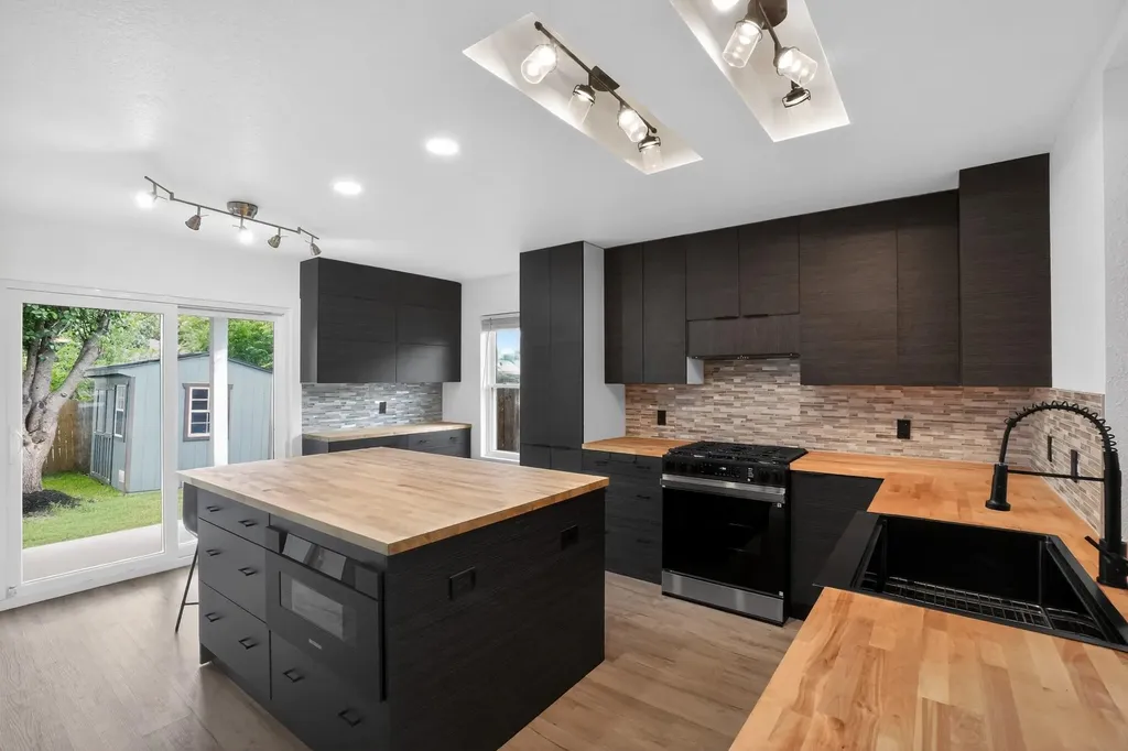 3911 Haleys Way Round Rock TX 78665